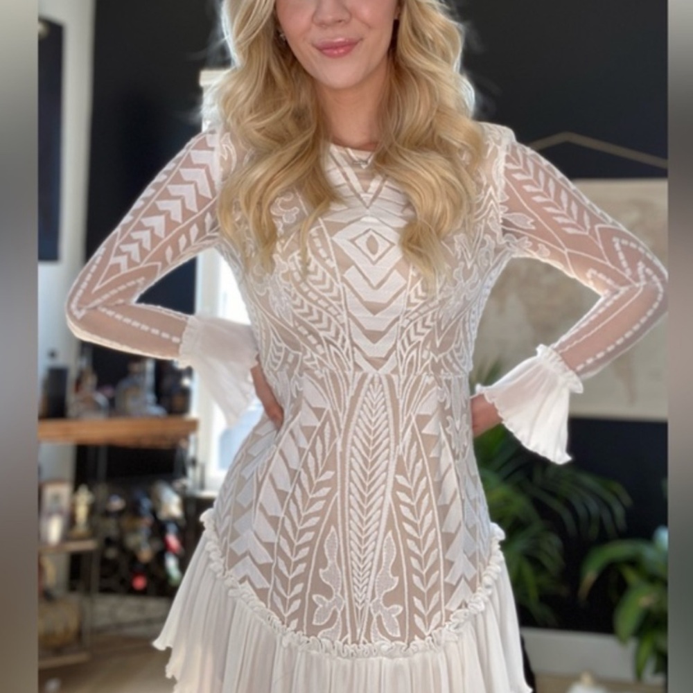Chic White Lace Long Sleeve Dress